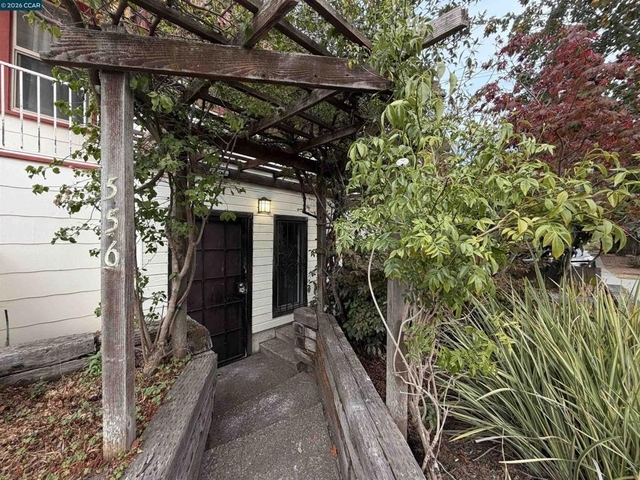 556 Liberty St - Photo 1