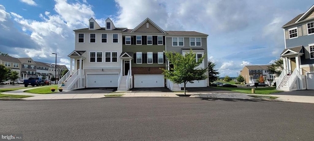 111 Admiral Lane - Photo 1