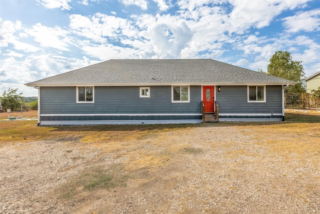 196 Tobias St - Photo 1