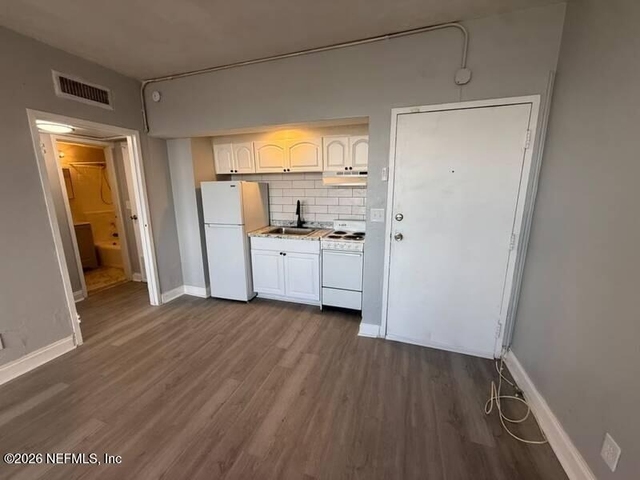 311 W Ashley Street - Photo 1