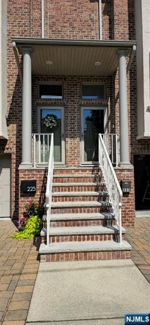 225 Wayne - Photo 1