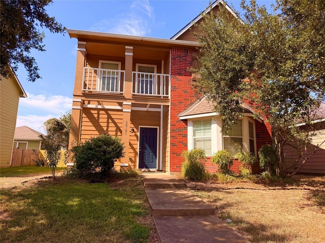 20706 Settlers Lake Circle N - Photo 1