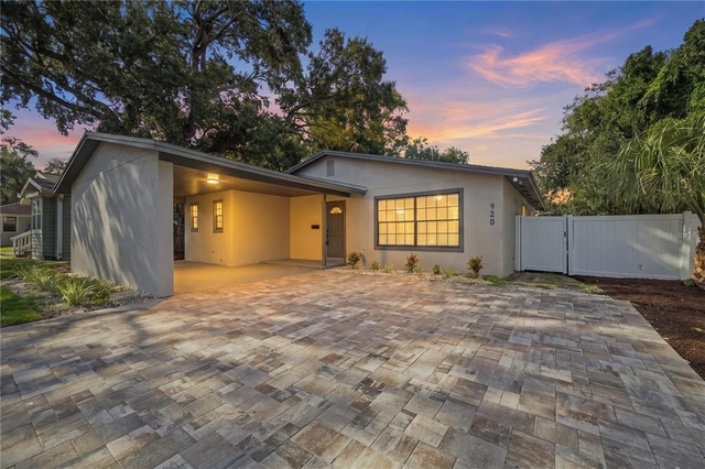920 W Candlewood Avenue - Photo 1