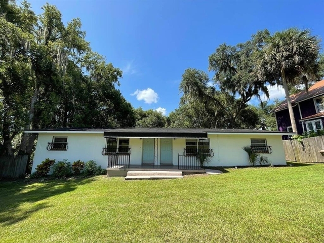 957 Ne 2nd Street - Photo 1