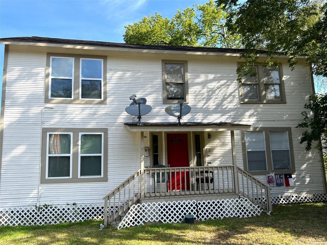 617 12th Street - Photo 1