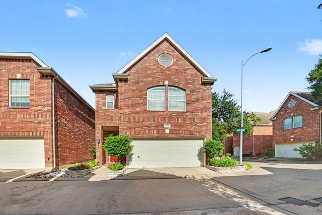 1502 Olive Place - Photo 1