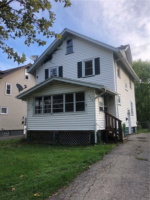 938 Post Avenue - Photo 1