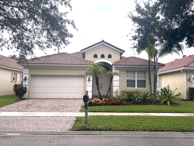 2770 Se Stonebriar Way - Photo 1