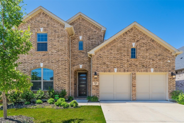 921 Bayberry Drive - Photo 1
