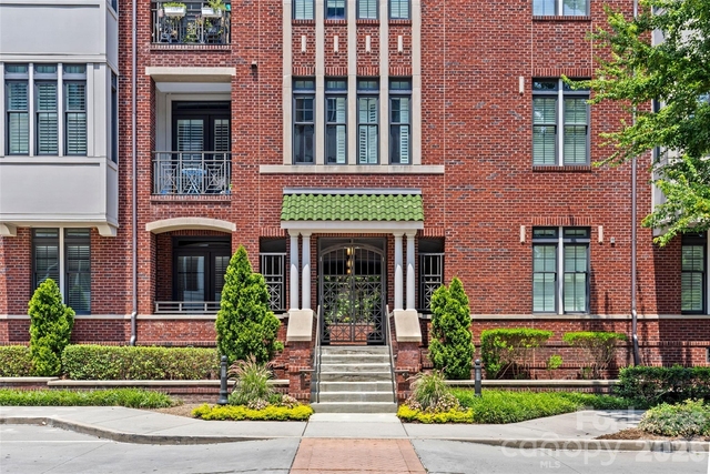 2810 Selwyn Avenue - Photo 1