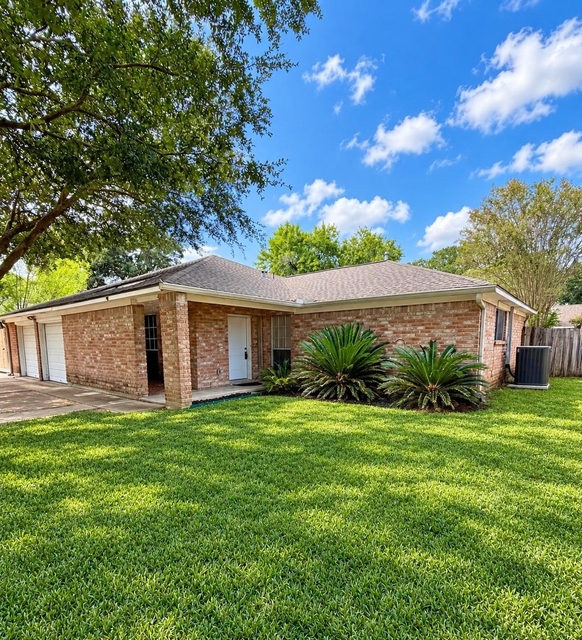22402 Fincastle Drive - Photo 1