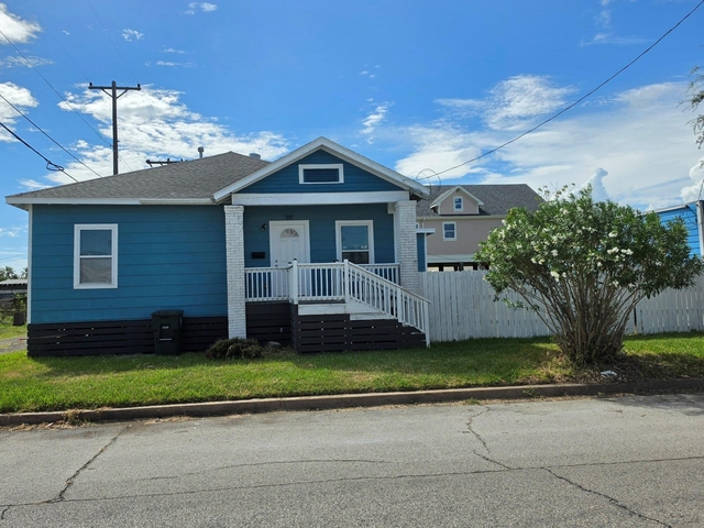 911 43rd Street - Photo 1