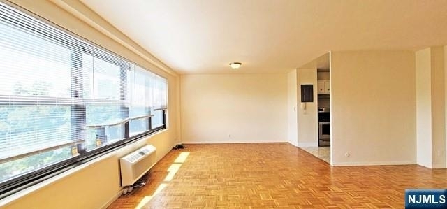 2348 Linwood - Photo 1