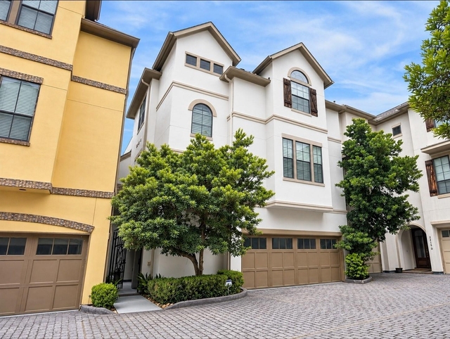 2215 Nantucket Drive - Photo 1