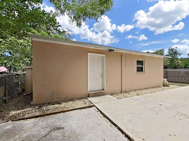 1514 E North Bay Street - Photo 1