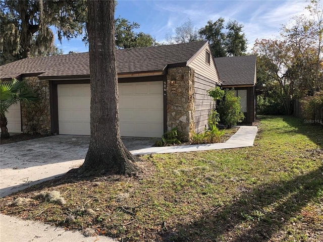 906 Robinhood Court - Photo 1
