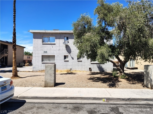 2929 Elm Avenue - Photo 1