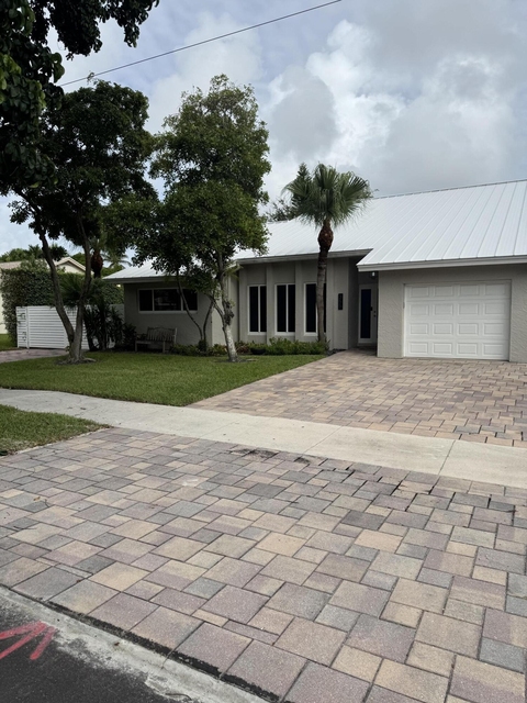355 Se 7th Street - Photo 1