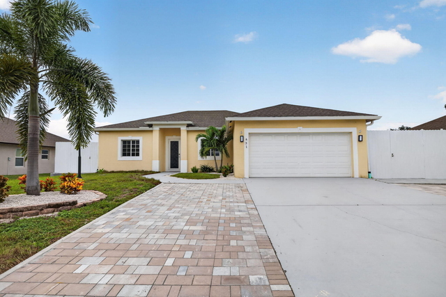 431 Sw Molloy Street - Photo 1