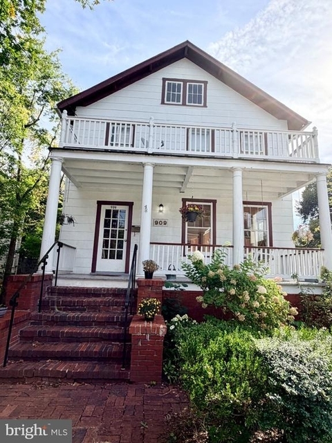 909 N Ivy Street - Photo 1