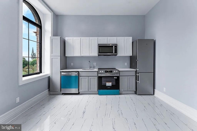1100 W Lafayette Avenue - Photo 1