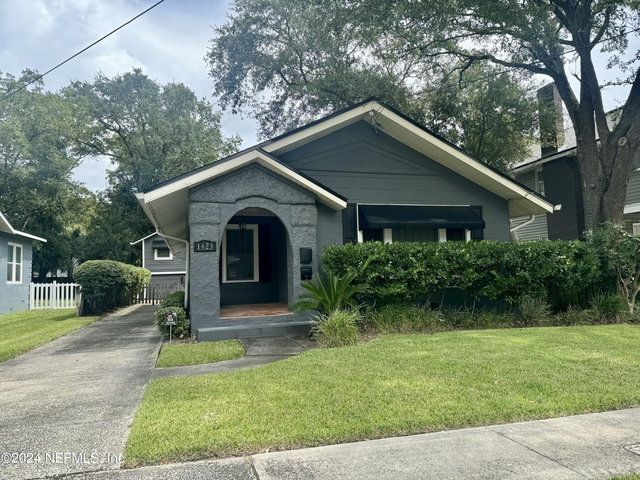 1423 Ingleside Avenue - Photo 1