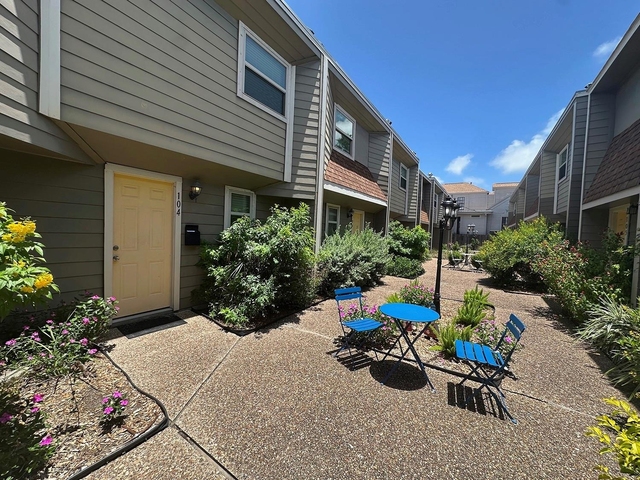 424 15th Street - Photo 1