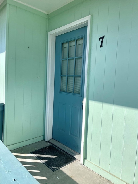 1914 Larrabee Street - Photo 1