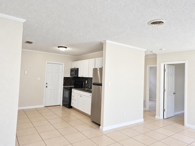 727 Nw 1st Avenue - Photo 1