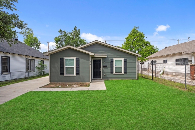 1317 Denver. Avenue - Photo 1