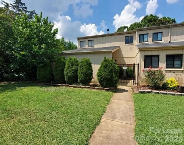 8012 Horse Chestnut Lane - Photo 1