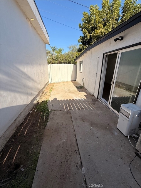 5509 Crebs Avenue - Photo 1
