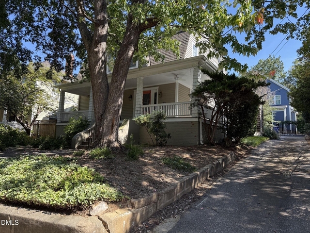 114 E Park Drive - Photo 1