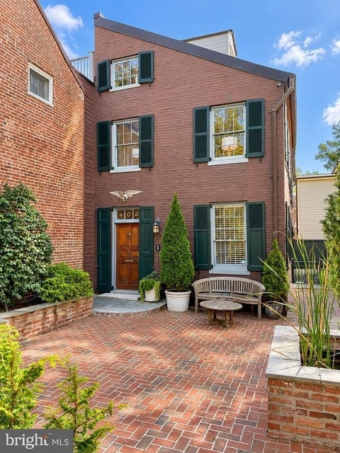 403 S Fairfax Street - Photo 1