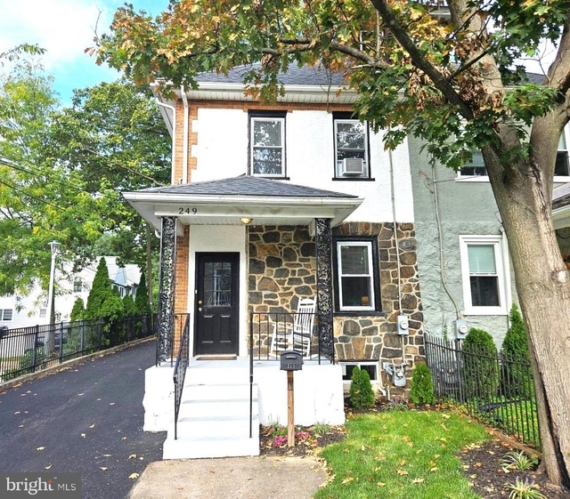 249 Highland Avenue - Photo 1