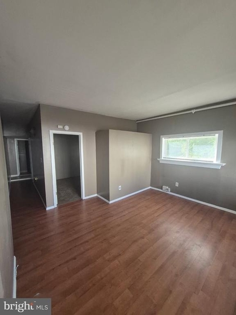 50 W Monroe Street - Photo 1