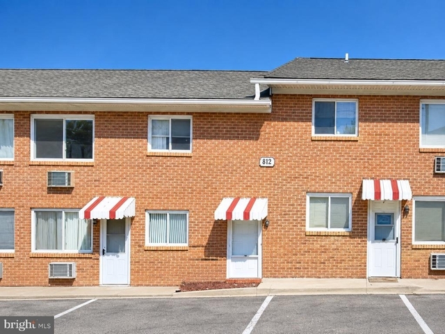 200 E Chestnut Street - Photo 1