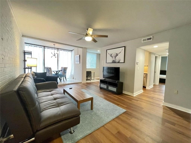 345 7th Street Ne - Photo 1