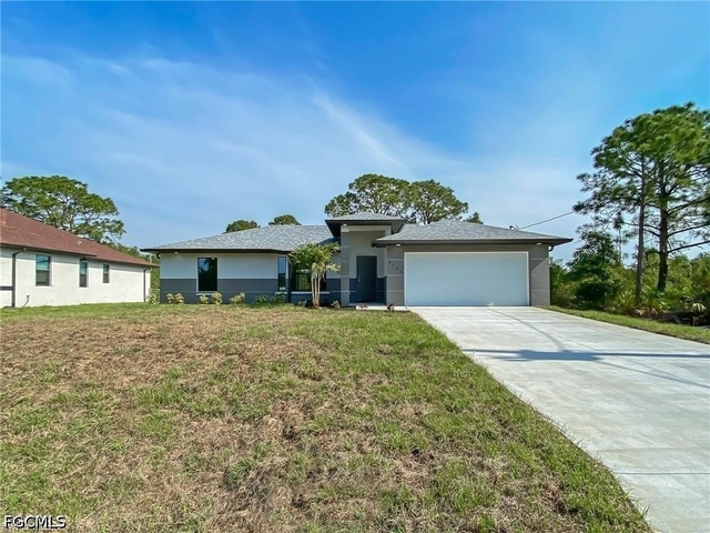 919 Ne 35th Lane - Photo 1