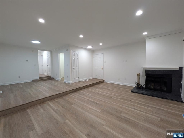 556 Windsor - Photo 1