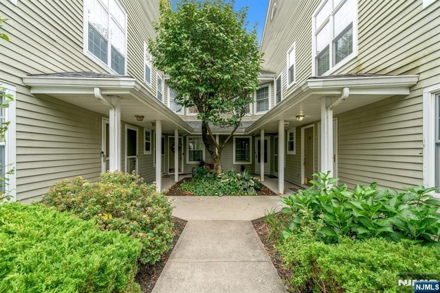 1121 Hyde Park - Photo 1