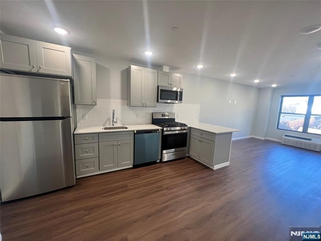 48 Spruce - Photo 1