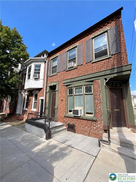325 N 8th Street - Photo 1