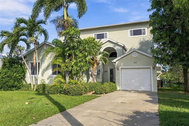 314 10th Avenue - Photo 1