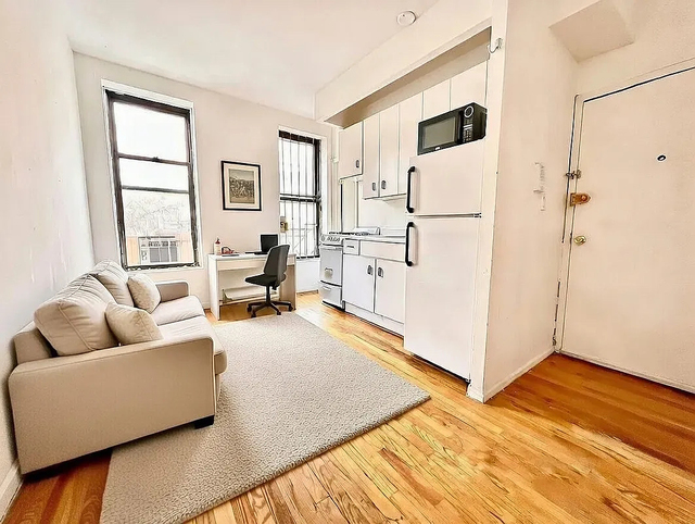 370 West 52nd Street - Photo 1