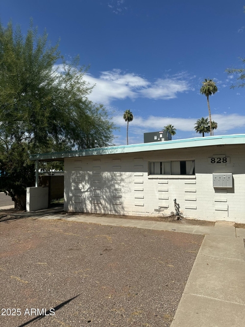 828 W 2nd Street - Photo 1