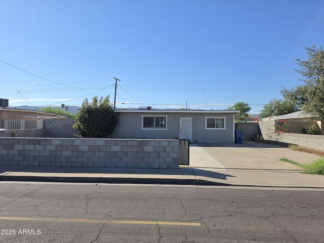 919 E Vineyard Road - Photo 1