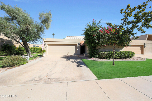 2422 E Oregon Avenue - Photo 1