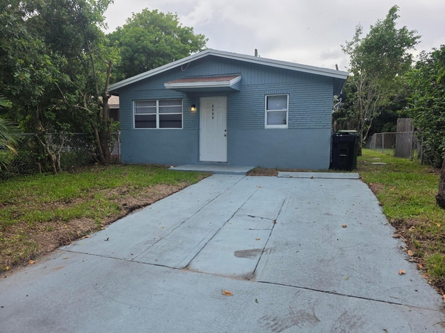 2131 Nw 26th Avenue - Photo 1