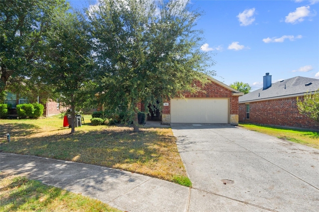 805 Hazels Way - Photo 1